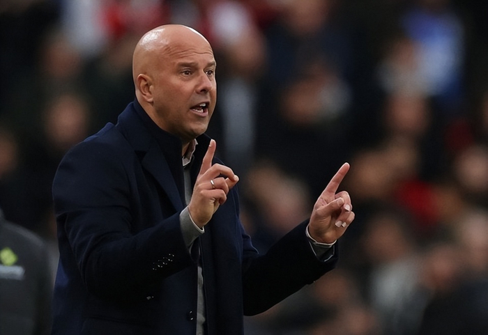 2-3输给布伦特福德后英超四连败，斯洛特的利物浦还能翻身吗，曼城当年也崩过