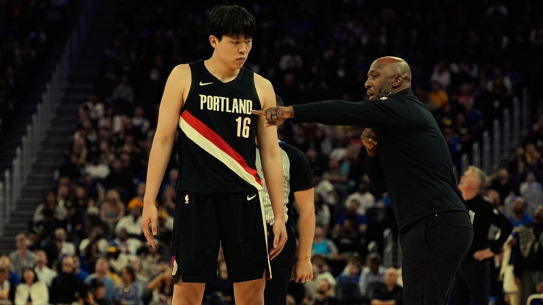 开拓者1件事做不好，杨瀚森在NBA出场被卡住的3个真相