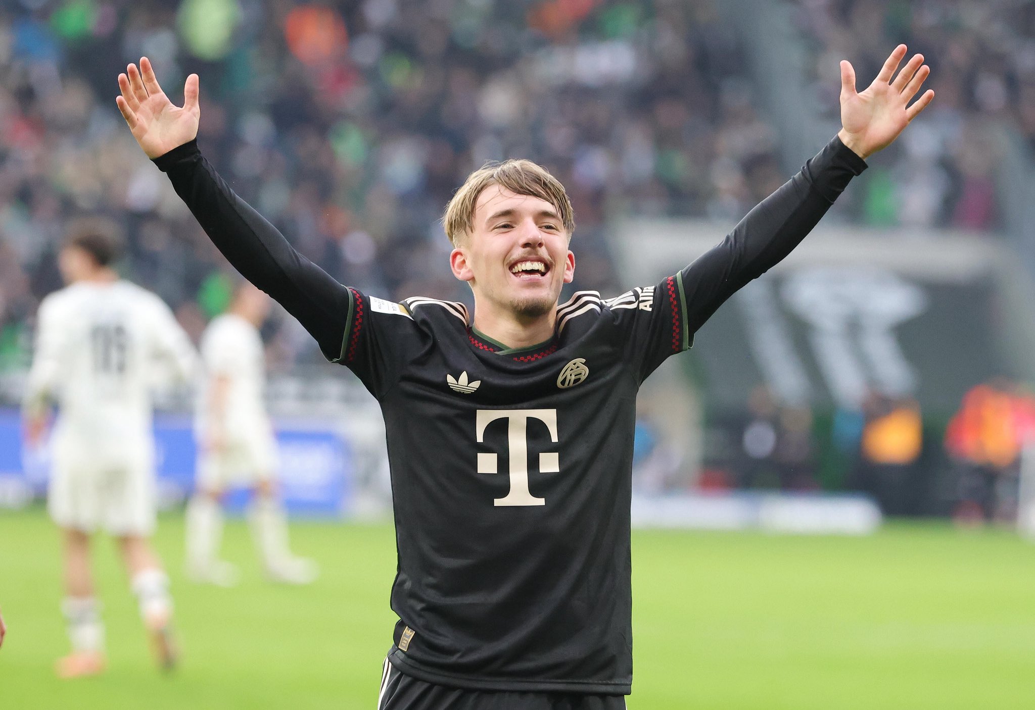 17岁少年续约到2029年，拜仁要把未来锁成金库，德甲还能坐视吗？