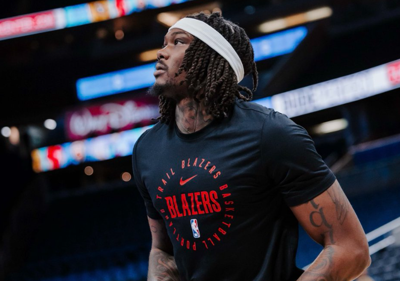 罗威接近重返赛场，开拓者内线争6分钟，NBA轮换天平要倒谁