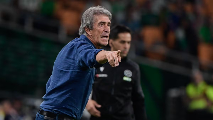 西甲第10轮，贝蒂斯0-2输给马竞，开场2分钟就被宰