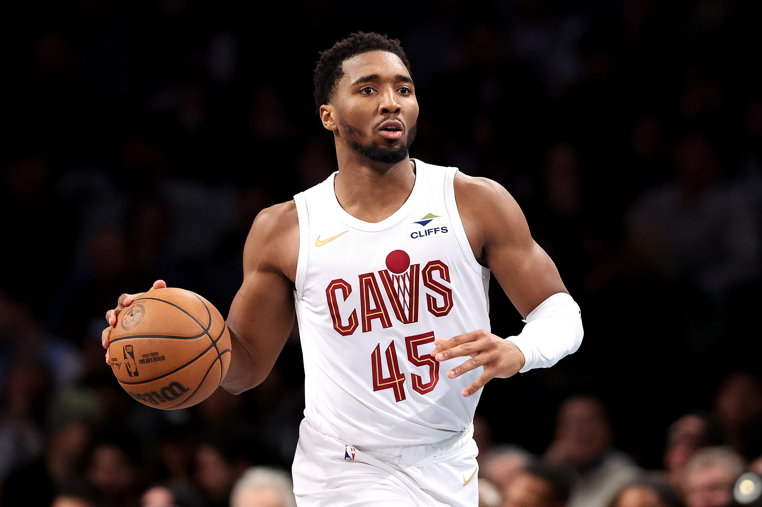 米切尔首节7中4拿11分,康宁汉姆3投1中仅2分,NBA首节对比刺眼