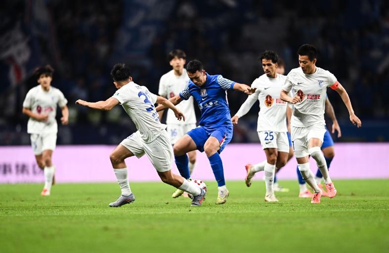 申花靠争议点球保平局，主帅战术像WiFi信号只剩1格（连胜难求）