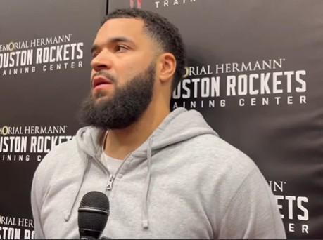 火箭第3场赛前，弗瑞德·范弗利特无拐现身，NBA后卫线怎么接锅？