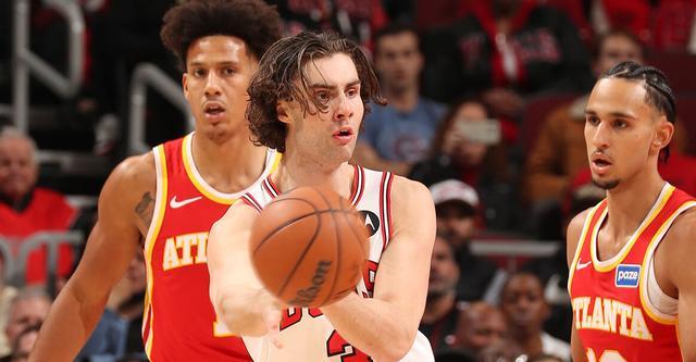 公牛3连胜！北京时间10月28日NBA公牛128-123老鹰，特雷-杨手感被逼下线