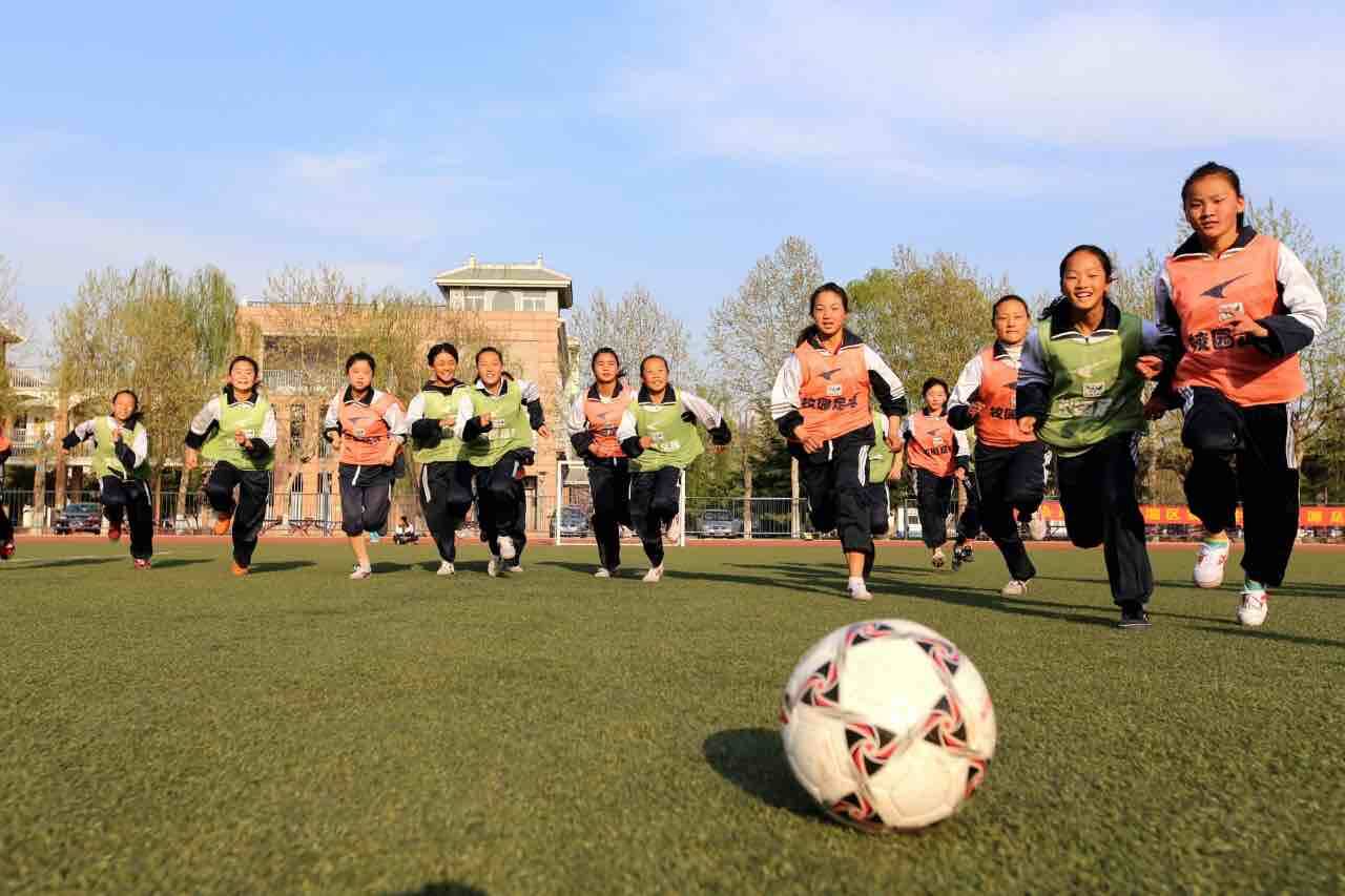 临淄61队、246场磨剑：青少年校园足球把英超都逼成观众