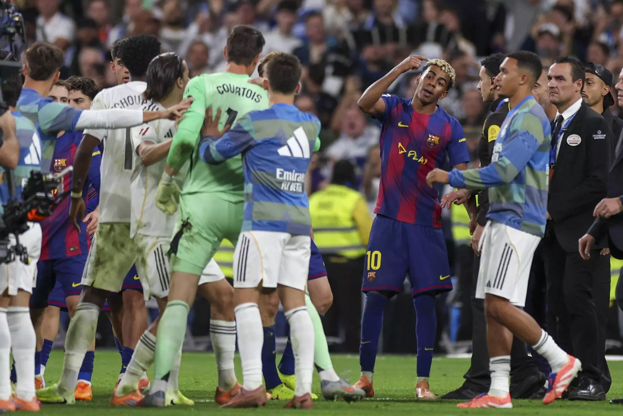 1句玩笑、3个挑衅：亚马尔在西甲德比被逼成靶心，社媒闹翻