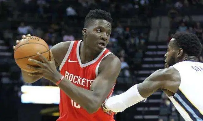 火箭队28分大胜篮网后，3年2150万合同是聪明还是糊涂？NBA内线抉择炸开锅