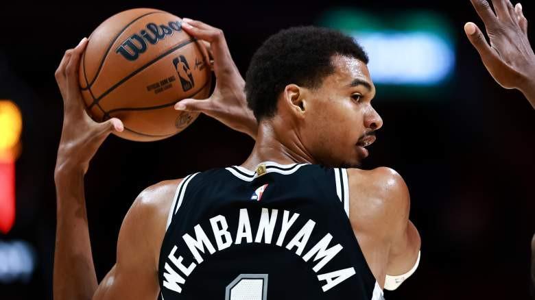 马刺4连胜！文班亚马24+15统治内线，NBA里的多伦多猛龙队被当成练手队？