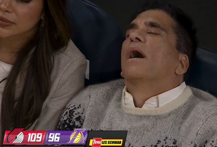 第四节球迷睡着！湖人主场尴尬，NBA观众数到4还在打哈欠