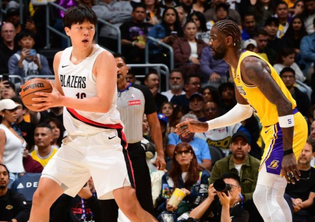 122-108客场大胜，波特兰开拓者队在NBA笑了，杨瀚森8分36秒的尴尬