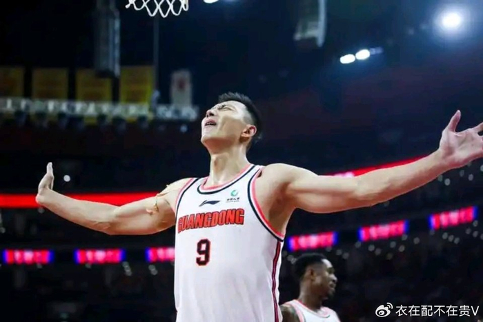 38岁易建联社媒只剩1条评论，1577万粉丝眼里CBA和NBA哪去了？