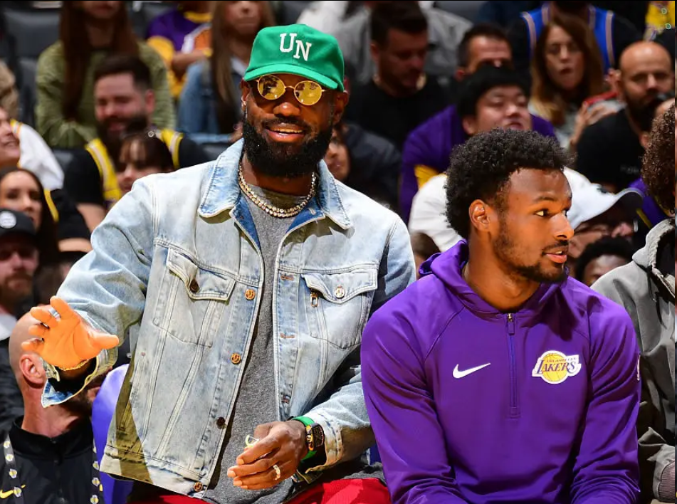 122-108，波特兰客场赢洛杉矶湖人，NBA看台像相声场，谁在耍花活？