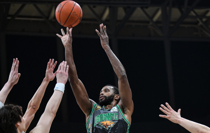 35岁弗格加盟上海，CBA第4站，辽宁当年放手值不值？