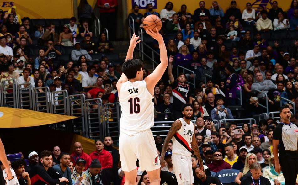 里夫斯41分救不活湖人，湖人108-122负开拓者，NBA这夜又摊牌了