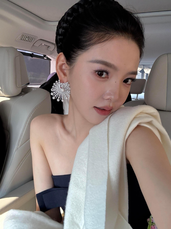 章若楠大光明盘发1个镜头出圈，英超式最后一刻比NBA还刺激