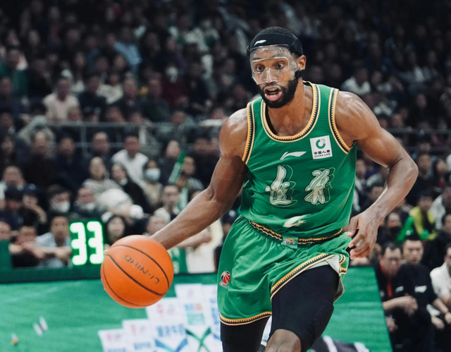 3名外援敲定！CBA上海男篮用洛夫顿+弗格+古德温赌一个总冠军还有理吗