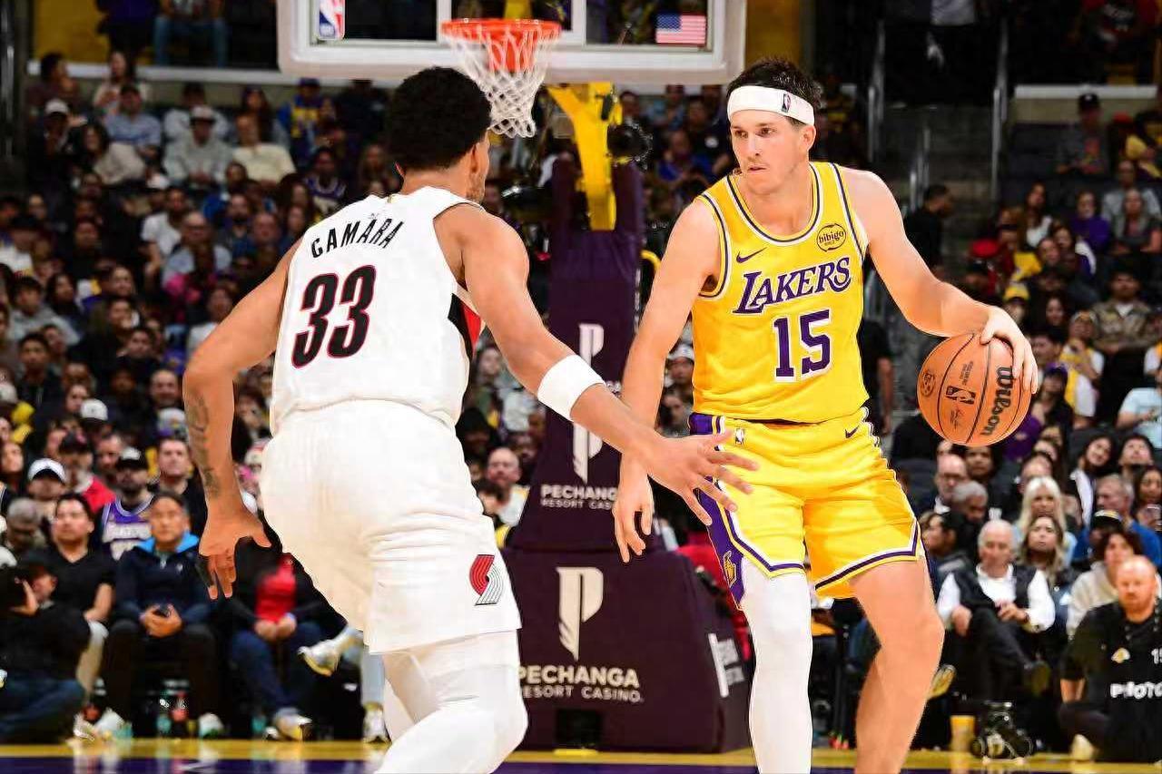 里夫斯背靠背92分、开季4场51罚，湖人在NBA的三大病根谁背？