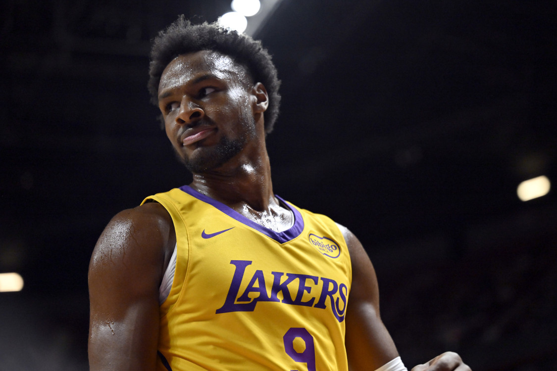 8分钟1分，20岁新秀被放大检验：开拓者客胜湖人，NBA镜头下的成长痛