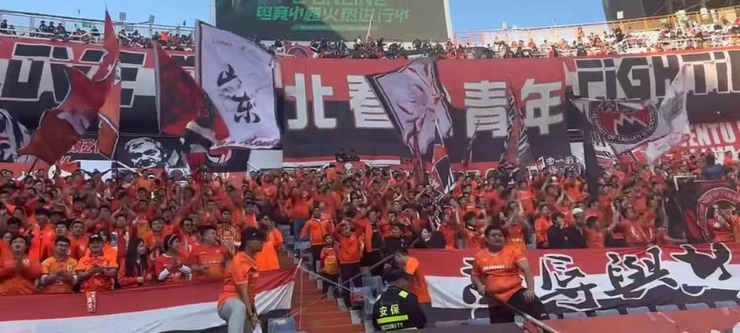 10月26日两城球迷会签约，中超情怀能为中国足球唱出战歌吗？