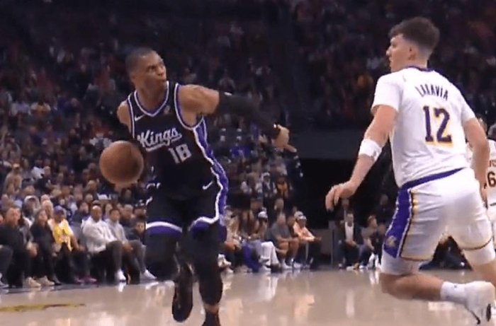 127-120湖人胜国王，里夫斯51分把NBA当练枪