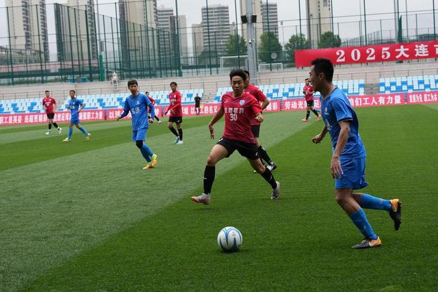 1011球和75队的热闹背后：大连连超像英超翻版？这足球队的江湖比欧冠还接地气