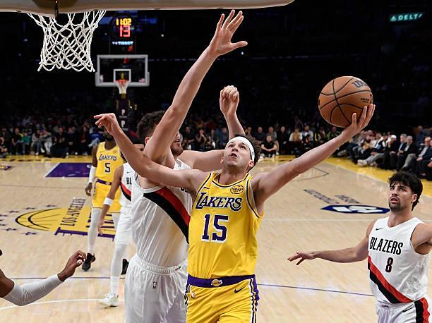 122比108！里夫斯41分没用，NBA湖人被波特兰开拓者队吊打