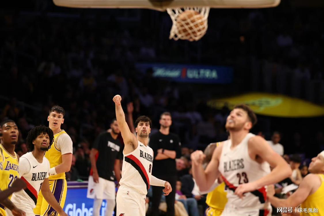 35.8分刷屏NBA，里夫斯把落选秀标签烧成灰，湖人阵容该重新洗牌吗？