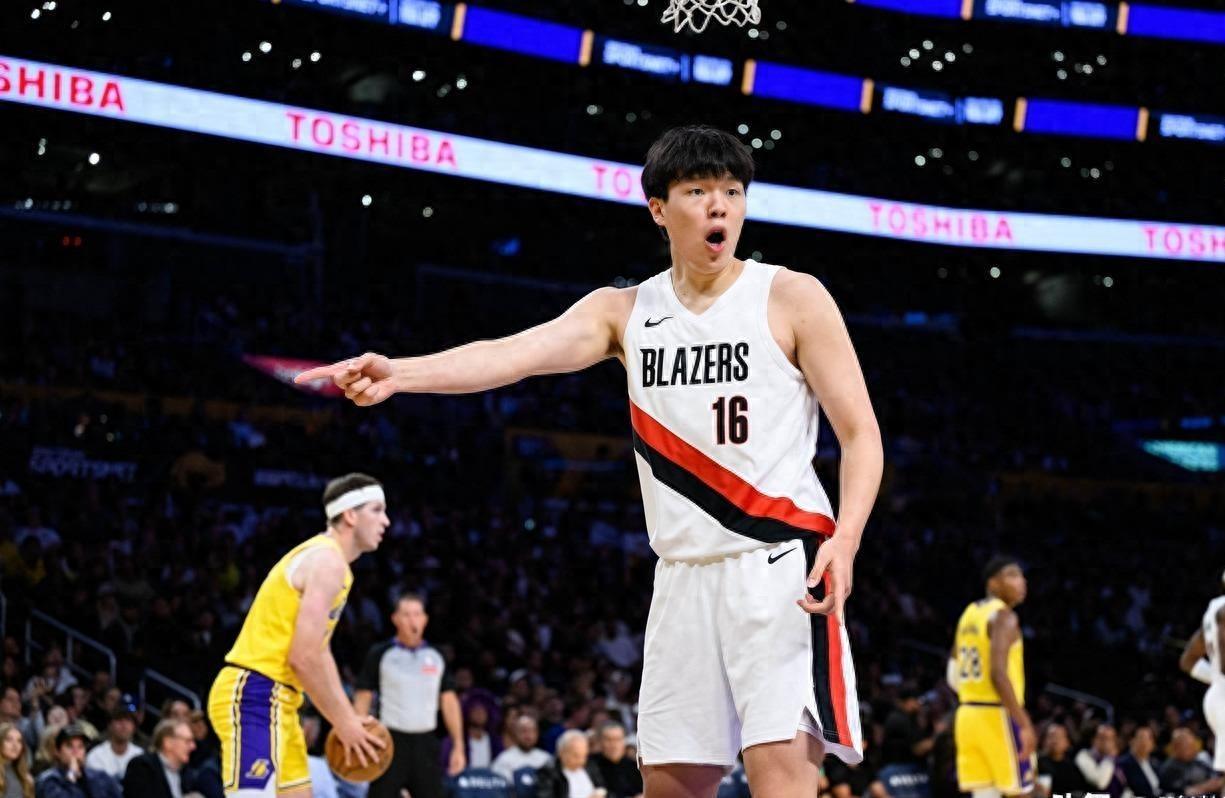 里夫斯41分却救不了湖人：NBA一场108-122的尴尬秀谁来背锅？