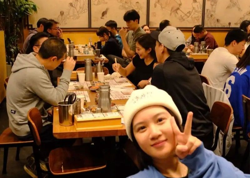 开拓者122-108客胜，杨瀚森8分钟生涯新高，NBA门外场面比场上还热闹