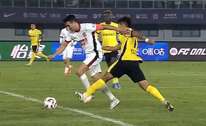 中超还剩2轮：海港离三连冠只差1步？蓉城2-2被青岛市拦腰