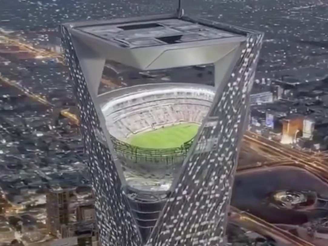沙特阿拉伯2034:350米空中球场真相,比英超豪设计还离谱