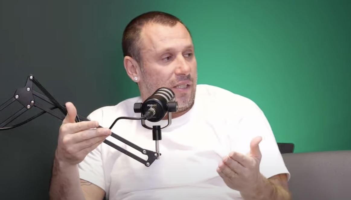 阿莱格里被点名：3条硬伤，AC米兰在意甲和欧冠的尴尬