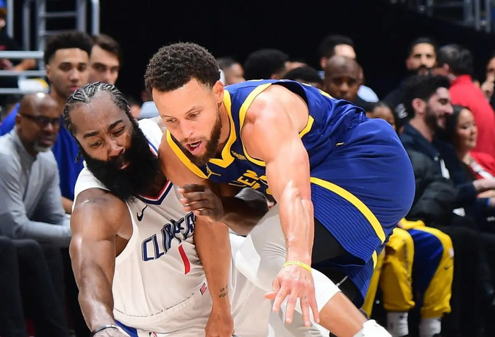 勇士主场迎快船：北京时间10月29日11:00，NBA强强对决库里能否压制伦纳德？