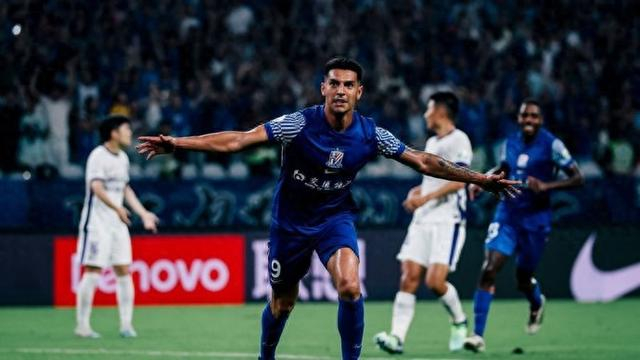 2-2平丢关键分，申花冲刺受挫：路易斯去留撼动中超格局