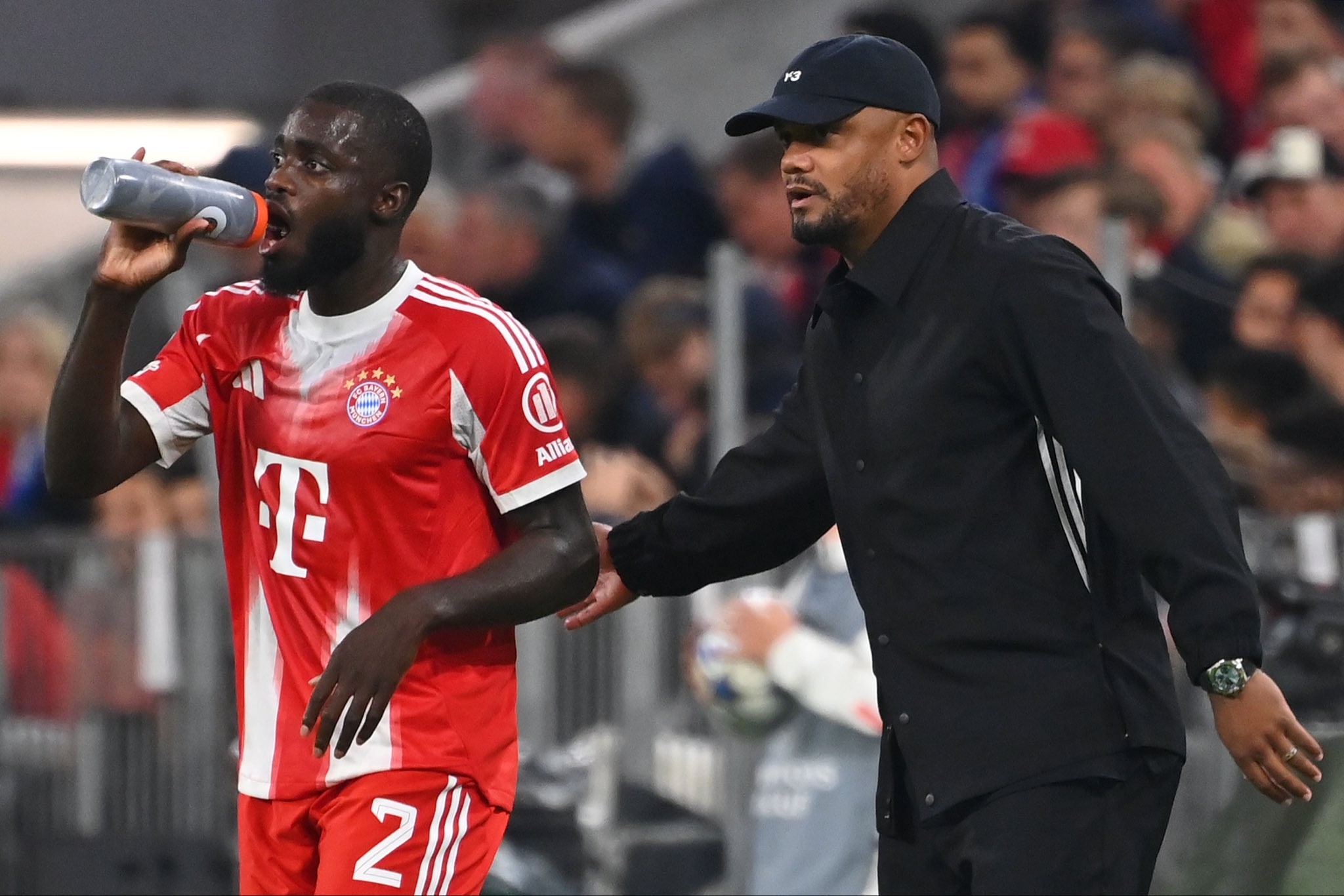 1600万年薪争议，拜仁慕尼黑和于帕梅卡诺在德甲走钢丝