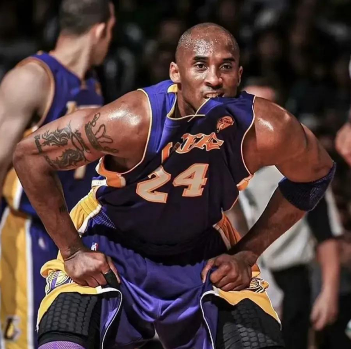 81分与5次总冠军，NBA里的科比成长手册：替补到湖人绝对核心的硬练路