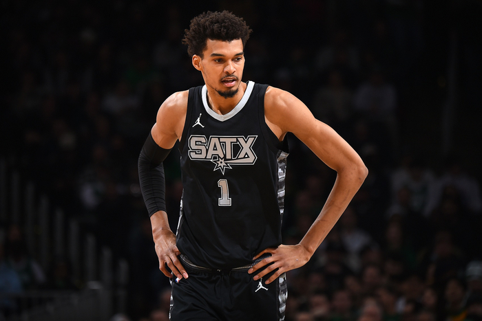 文班防守命中率29.7%领跑，NBA阵容同时在场净胜+43.2，这球员要把奖杯搬回家吗？