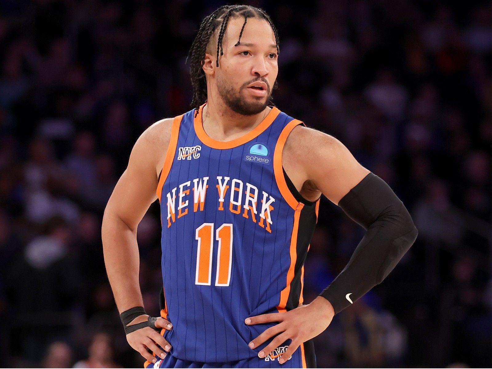 纽约尼克斯队上半场45分领先14分，NBA客场111-121被雄鹿队翻盘太扎心