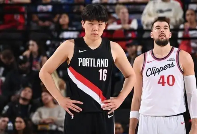 垃圾时间10分钟还不够？杨瀚森在NBA被骂到女友上热搜，谁负责？