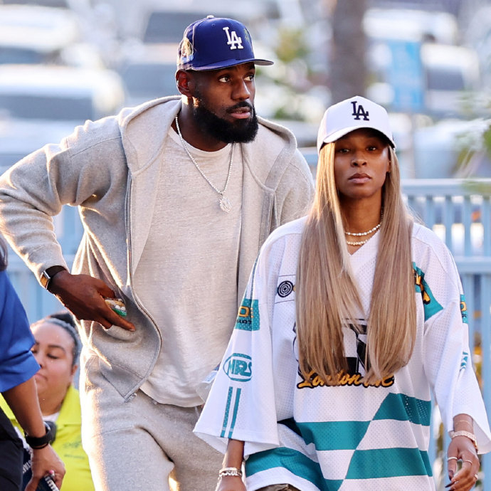 2比2！道奇G4主场倒下，詹姆斯场边看MLB也迷糊了