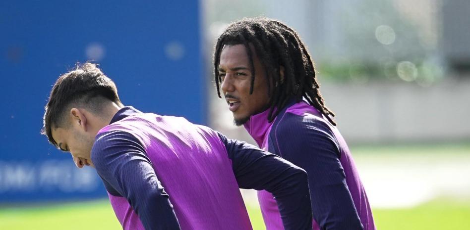 巴萨14人清晨自愿复训，西甲伤病名单比积分表更刺眼