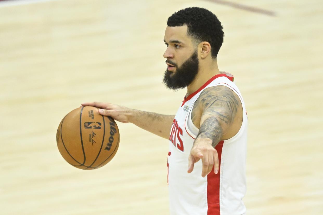 1个月没上场，范弗里特回归火箭队看台，NBA后场谁能扛？