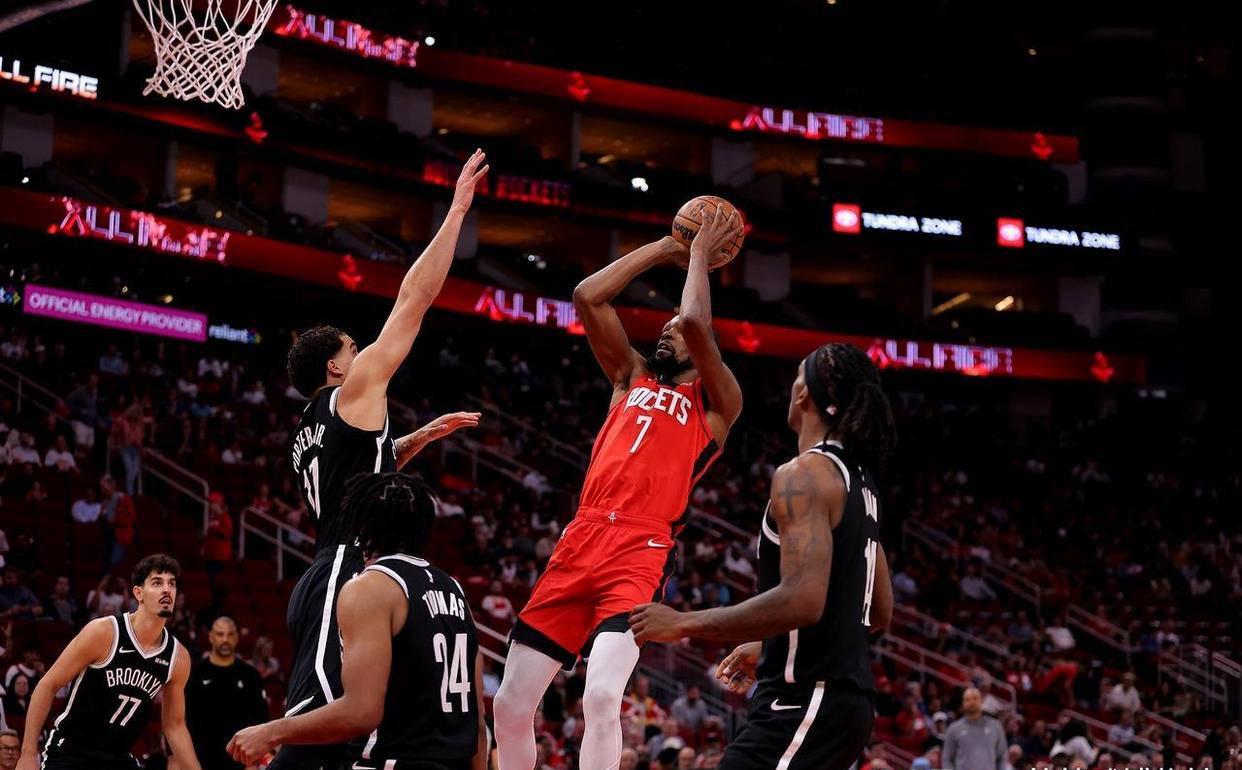 137分火箭队狂欢，乌度卡首发变脸让NBA也犯迷糊