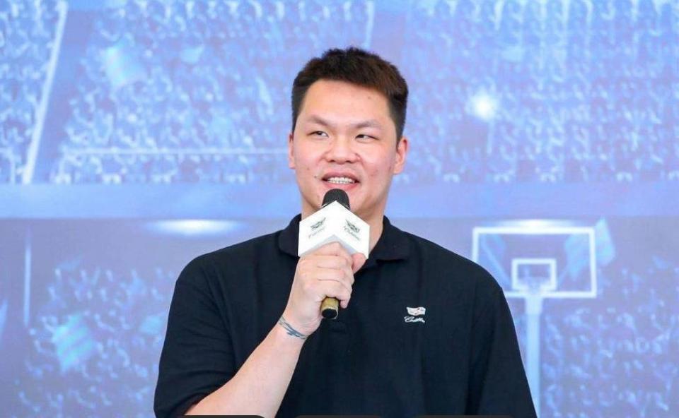 广东队3外援已定，第4人卡壳：萨姆纳、波尔-波尔二选一，cba内线还是外线先补？