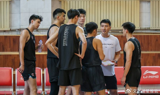 新疆冲击前4：CBA休赛期4大改造，刘炜敢不敢押注