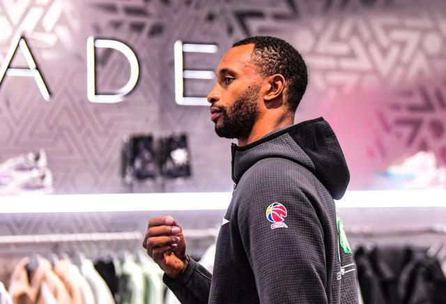 3笔重磅外援敲定，上海男篮引怀特塞德+弗格，cba和nba都有话要说