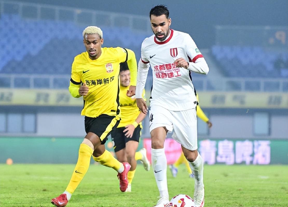 中超第28轮：成都蓉城2比2被逼平，夺冠门槛就差一脚？