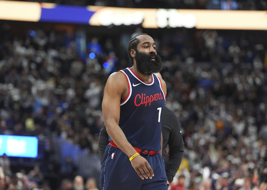 79-98被打懵：快船第三节崩盘，哈登20分也救不了球队的尊严，NBA噩梦一幕