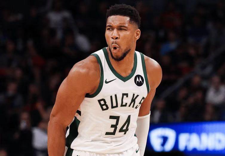 121-111！雄鹿队逆转纽约尼克斯队，阿德托昆博4场30+在NBA也太稳了